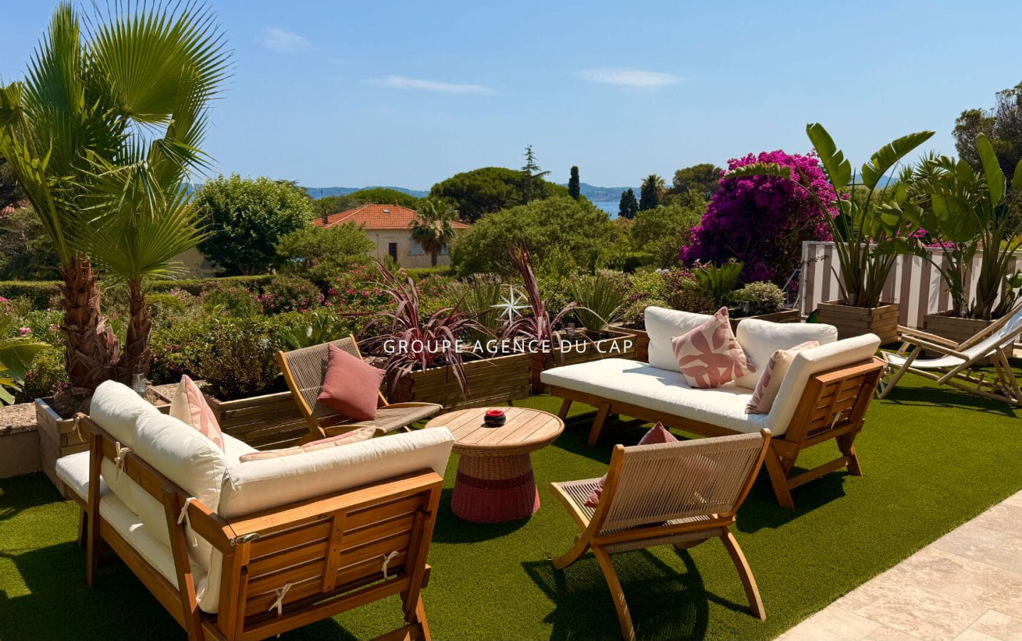 SAINTE-MAXIME 2 BEDROOM APARTMENT WITH SEA VIEW, WALK TO THE TOWN CENTER Image 7