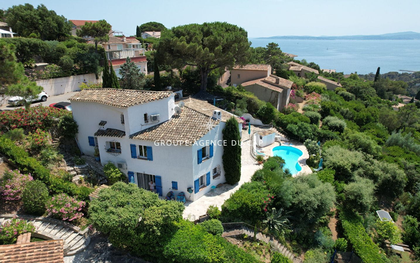 A VENDRE VILLA 6 CHAMBRES avec STUDIO et 3 PIECES INDEPENDANTS VUE MER EXPOSITION SUD-OUEST PISCINE GARAGE PARIKINGS LES ISSAMBRES Image 0