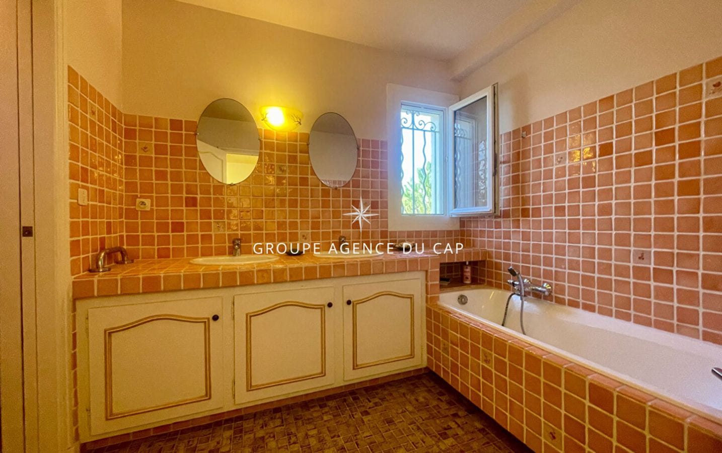 A VENDRE VILLA VUE MER 185m² 6 PIECES 4 CHAMBRES PISCINE GARAGE AUX ISSAMBRES Image 10