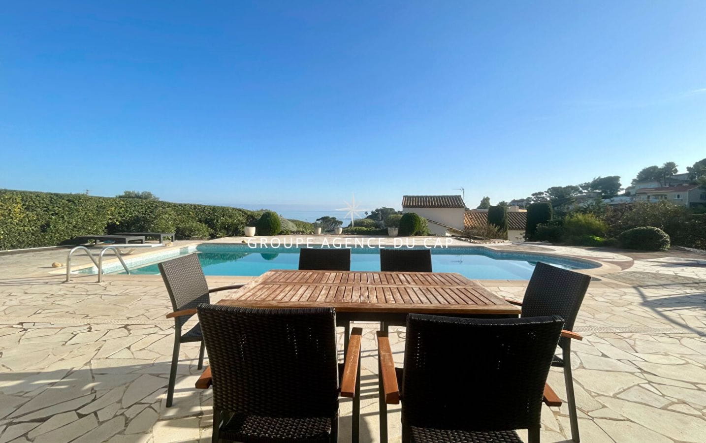 A VENDRE VILLA VUE MER 185m² 6 PIECES 4 CHAMBRES PISCINE GARAGE AUX ISSAMBRES Image 2