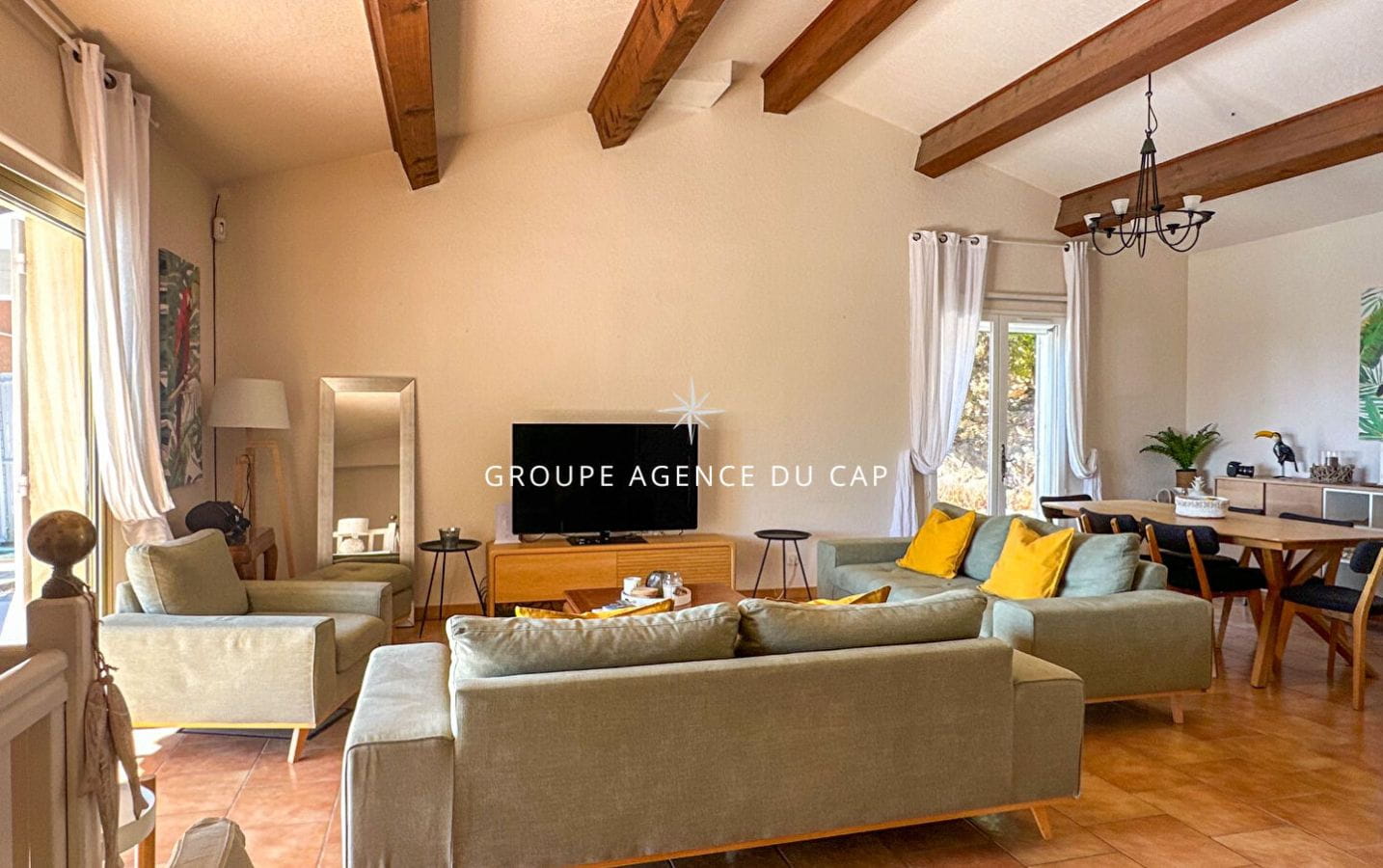 A VENDRE VILLA VUE MER DE PLAIN PIED AUX ISSAMBRES DE 111M² AVEC 3 CHAMBRES PISCINE ET GARAGE Image 11