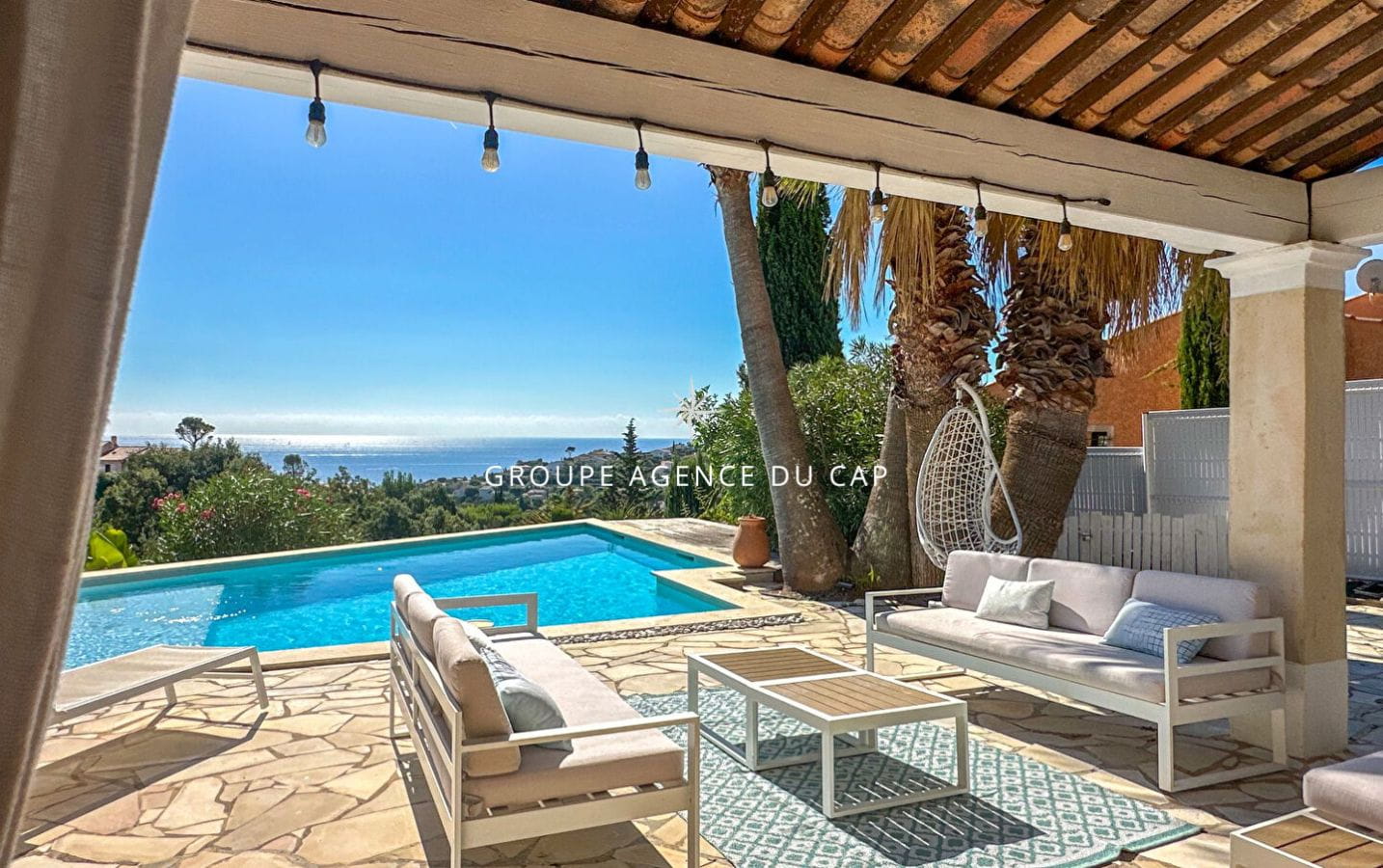 A VENDRE VILLA VUE MER DE PLAIN PIED AUX ISSAMBRES DE 111M² AVEC 3 CHAMBRES PISCINE ET GARAGE Image 0