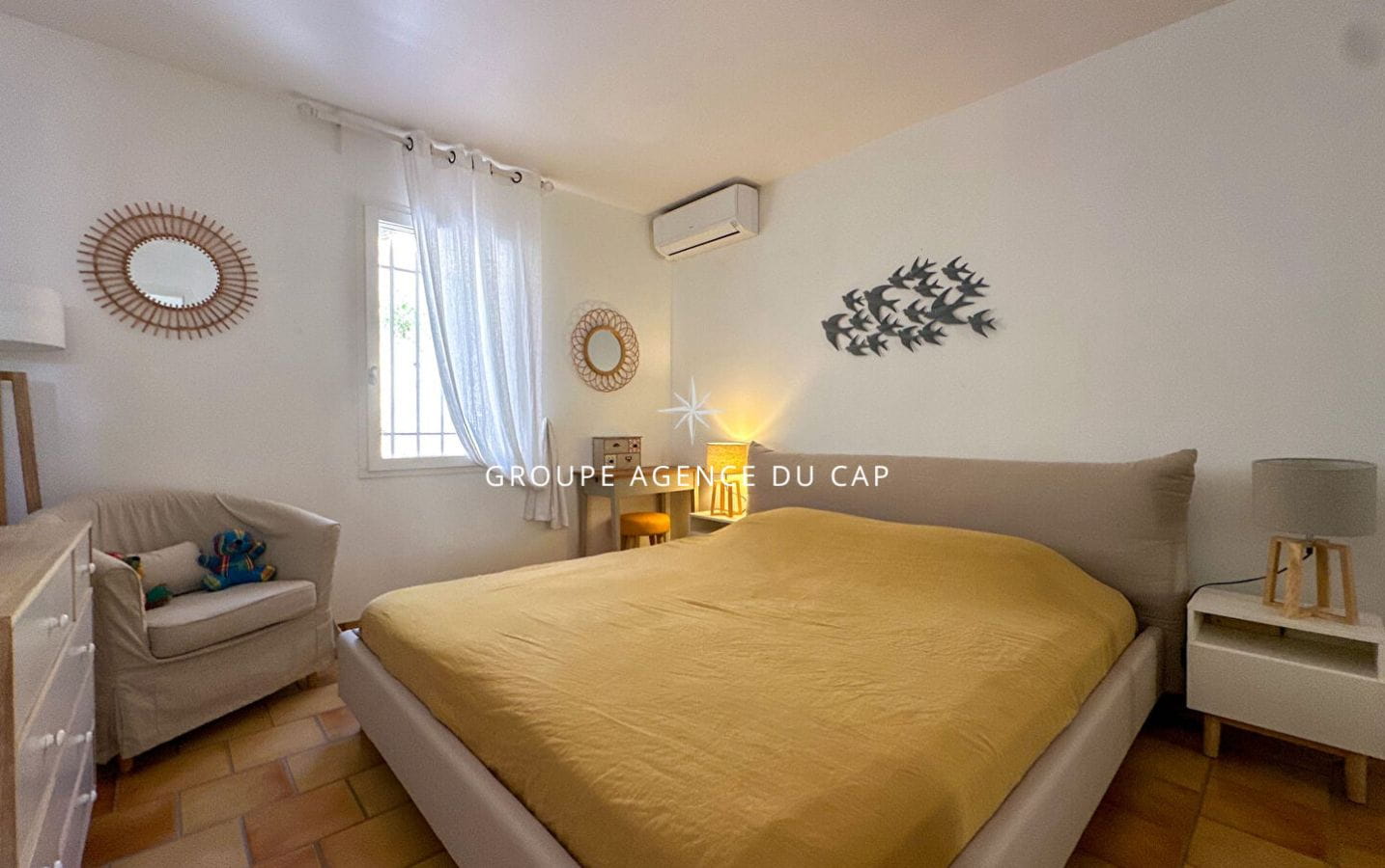 A VENDRE VILLA VUE MER DE PLAIN PIED AUX ISSAMBRES DE 111M² AVEC 3 CHAMBRES PISCINE ET GARAGE Image 17