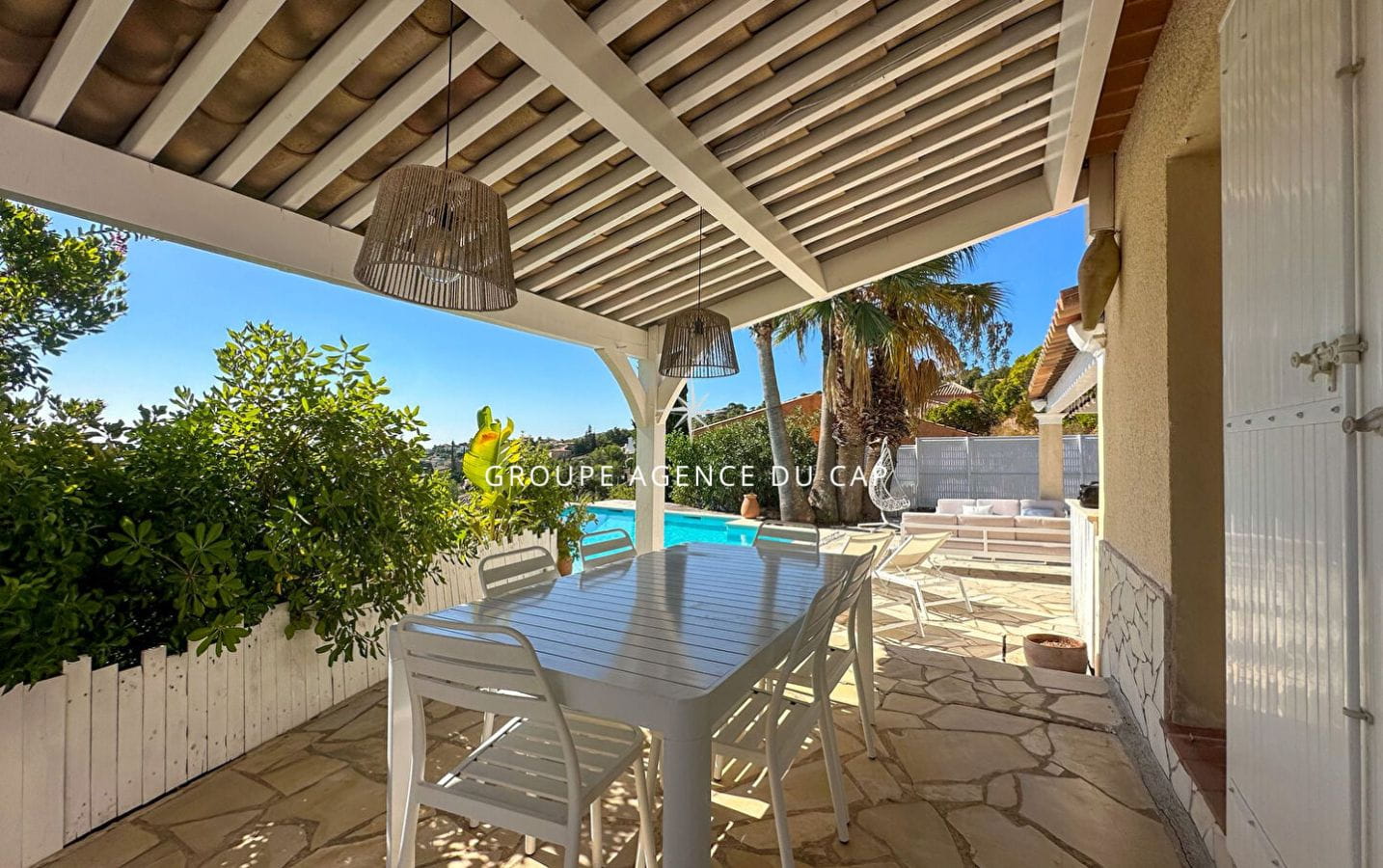 A VENDRE VILLA VUE MER DE PLAIN PIED AUX ISSAMBRES DE 111M² AVEC 3 CHAMBRES PISCINE ET GARAGE Image 5