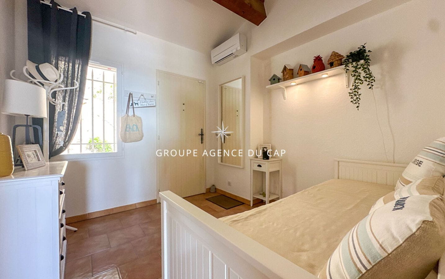 A VENDRE VILLA VUE MER DE PLAIN PIED AUX ISSAMBRES DE 125M² AVEC 3 CHAMBRES PISCINE ET GARAGE Image 13