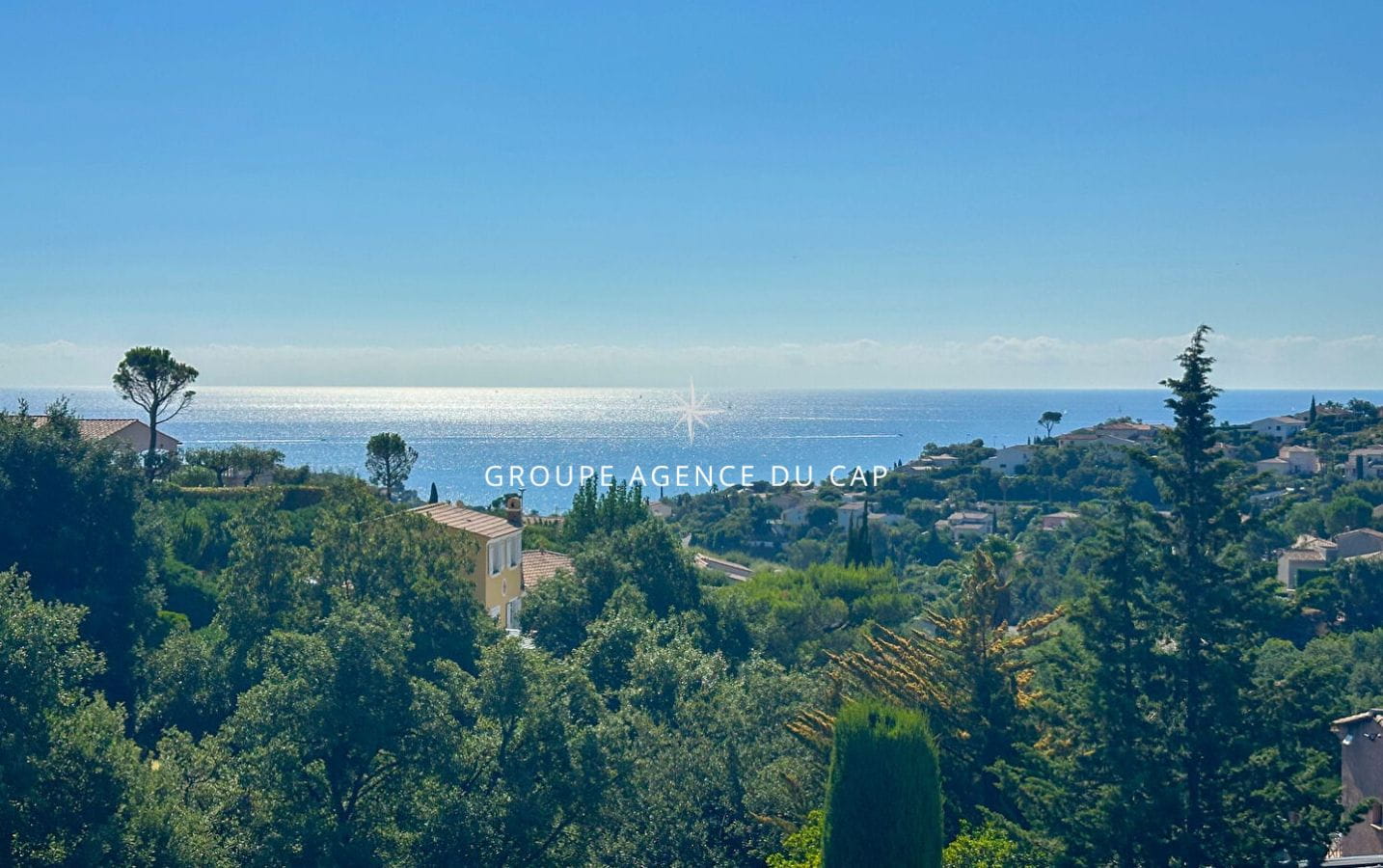 FOR SALE SINGLE-STORY SEA VIEW VILLA IN LES ISSAMBRES OF 125sqm WITH 3 BEDROOMS, SWIMMING POOL AND GARAGE Image 0