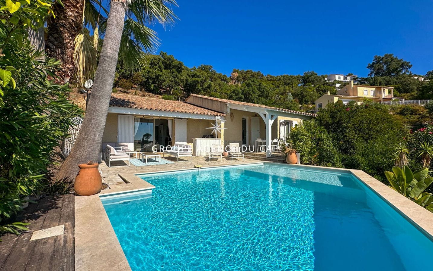 FOR SALE SINGLE-STORY SEA VIEW VILLA IN LES ISSAMBRES OF 125sqm WITH 3 BEDROOMS, SWIMMING POOL AND GARAGE Image 6