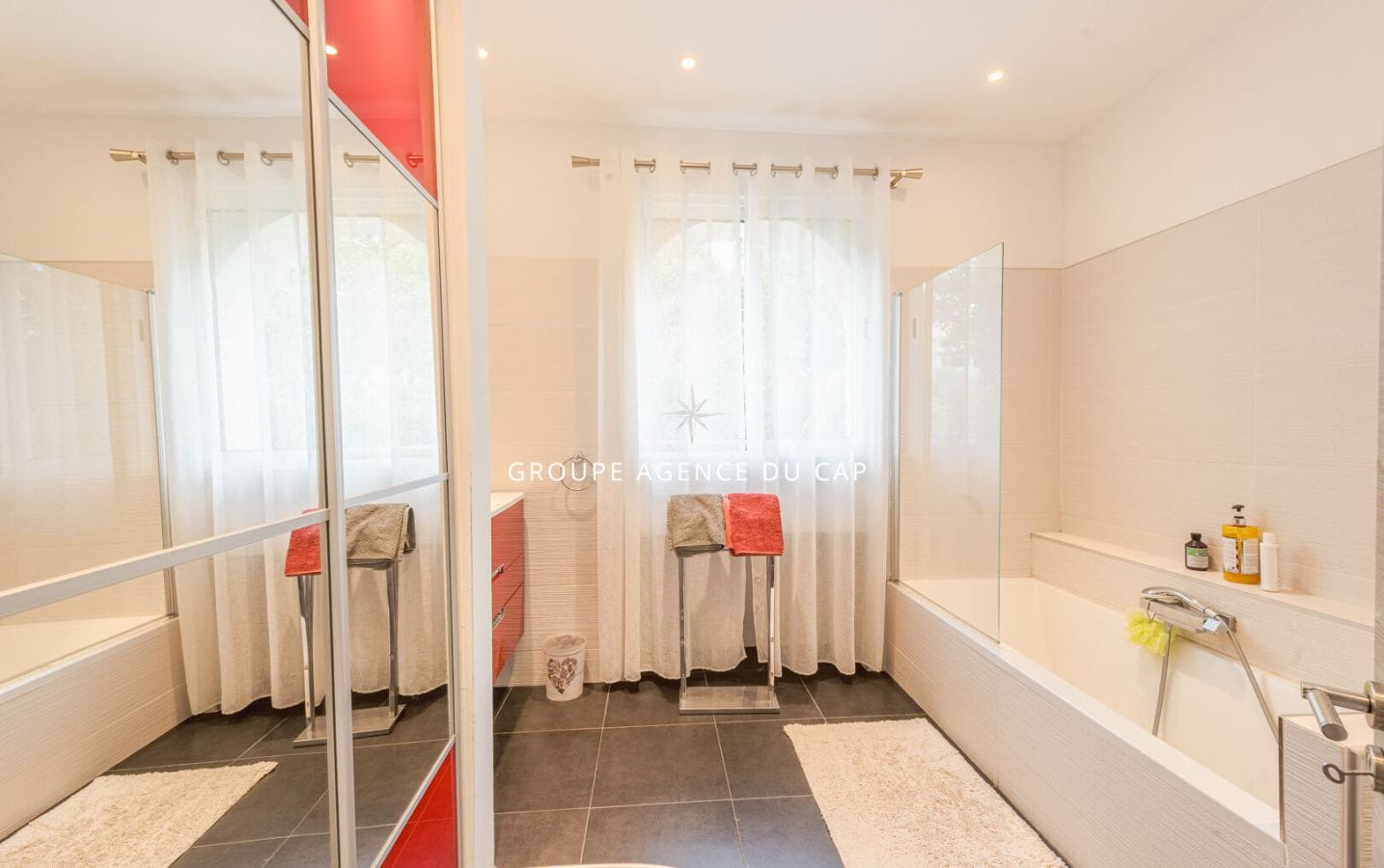 PROCHE CENTRE VILLE A PIED VILLA AVEC VUE MER AU CALME Image 15