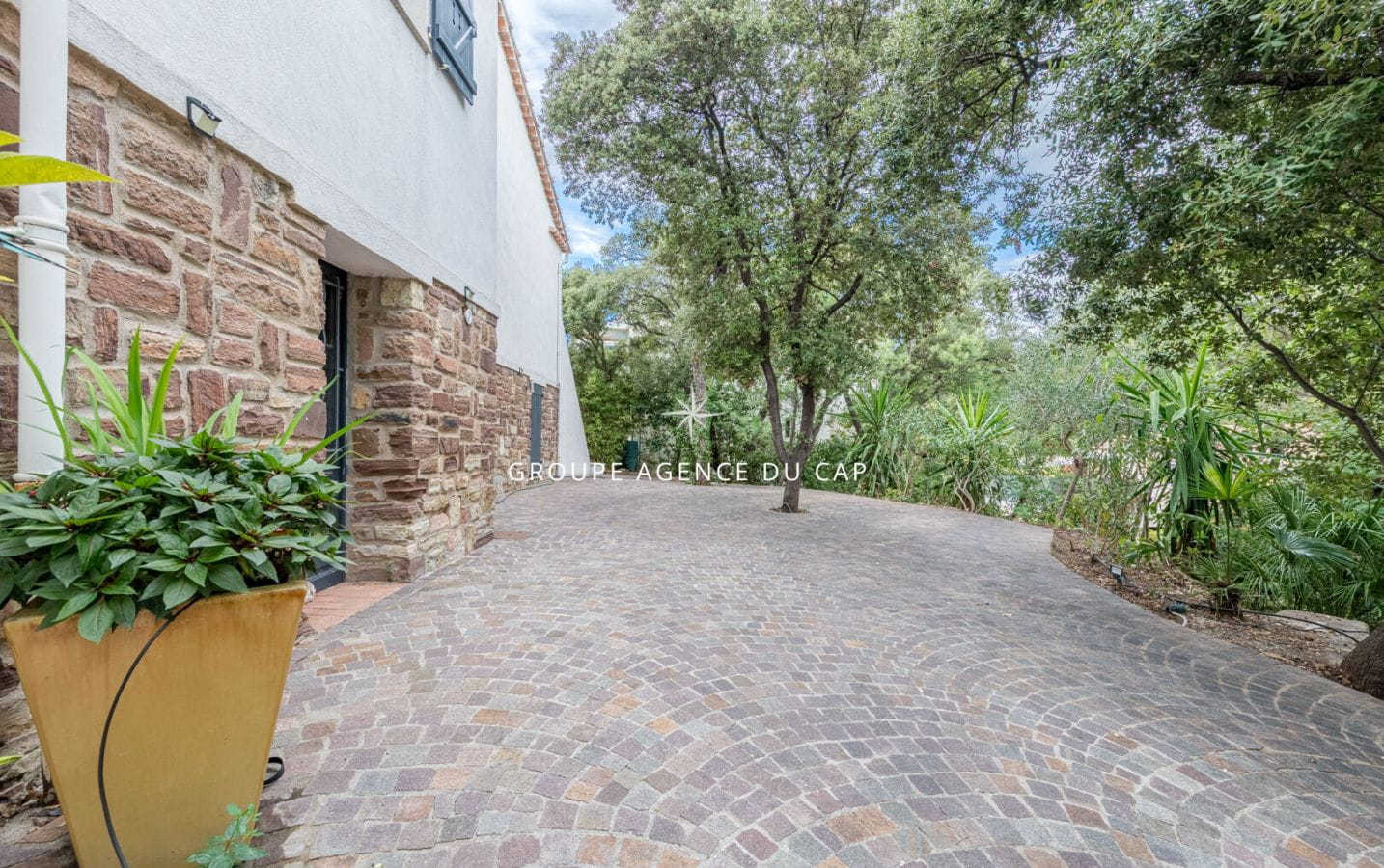 PROCHE CENTRE VILLE A PIED VILLA AVEC VUE MER AU CALME Image 17