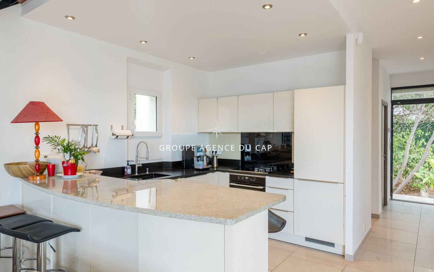 PROCHE CENTRE VILLE A PIED VILLA AVEC VUE MER AU CALME Image 5