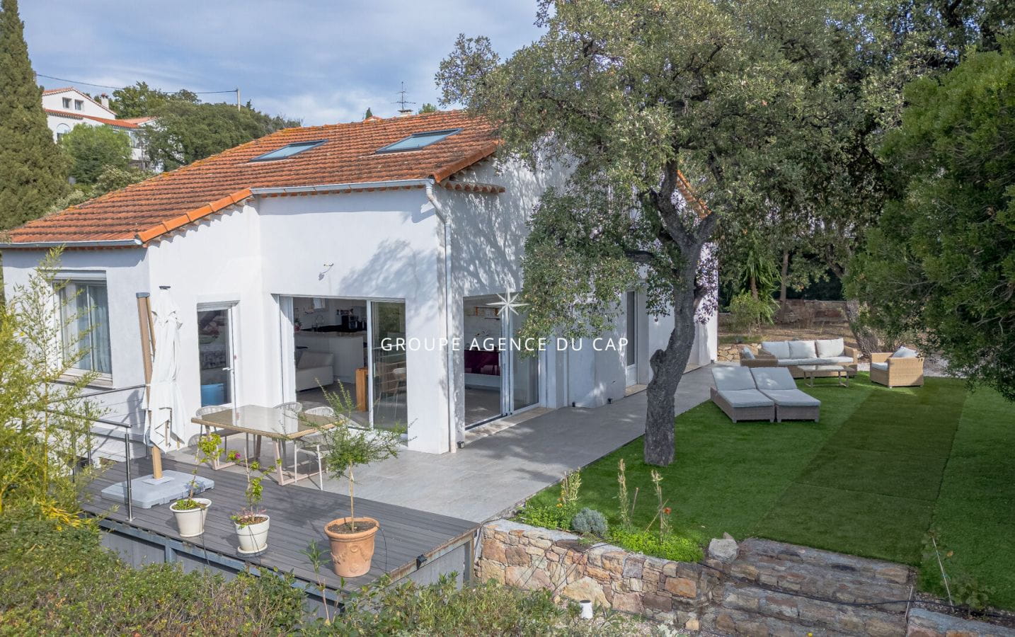 PROCHE CENTRE VILLE A PIED VILLA AVEC VUE MER AU CALME Image 6