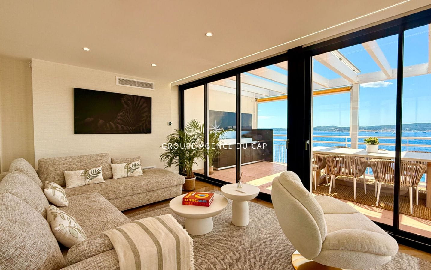 ROOFTOP PLEIN CENTRE DE SAINTE MAXIME AVEC VUE MER PANORAMIQUE CAVE GARAGE ET PLACE DE PARKING Image 1