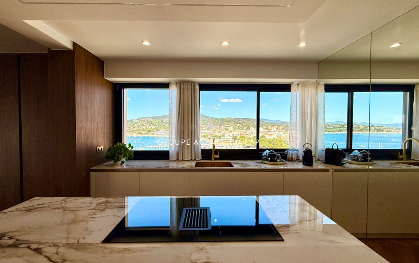 ROOFTOP PLEIN CENTRE DE SAINTE MAXIME AVEC VUE MER PANORAMIQUE CAVE GARAGE ET PLACE DE PARKING Image 10