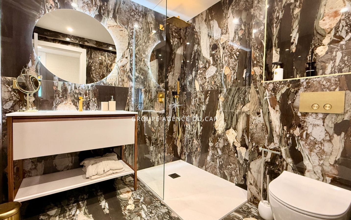 ROOFTOP PLEIN CENTRE DE SAINTE MAXIME AVEC VUE MER PANORAMIQUE CAVE GARAGE ET PLACE DE PARKING Image 17