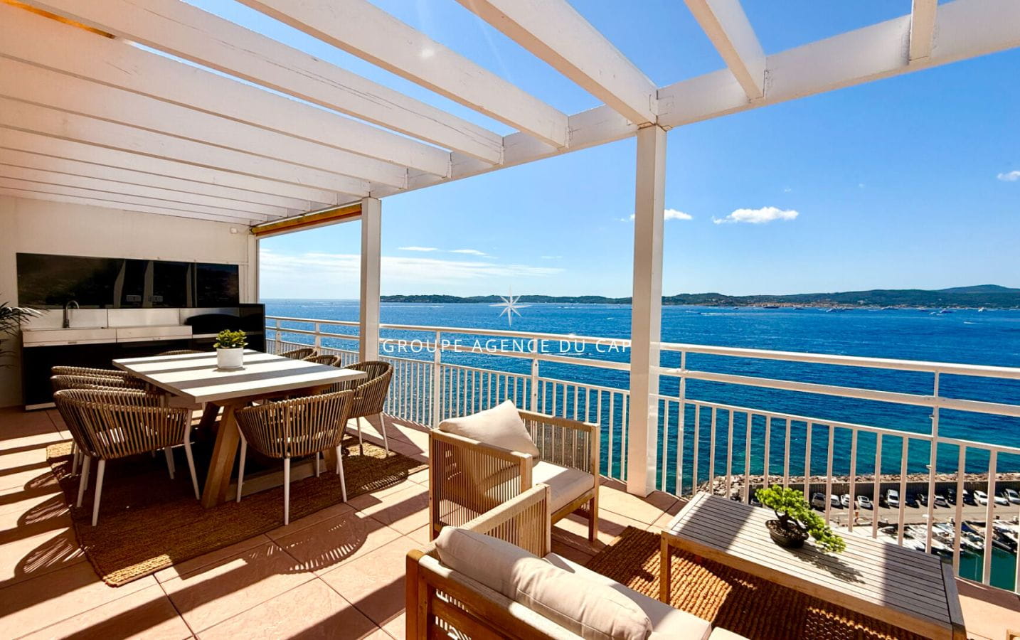 ROOFTOP PLEIN CENTRE DE SAINTE MAXIME AVEC VUE MER PANORAMIQUE CAVE GARAGE ET PLACE DE PARKING Image 5