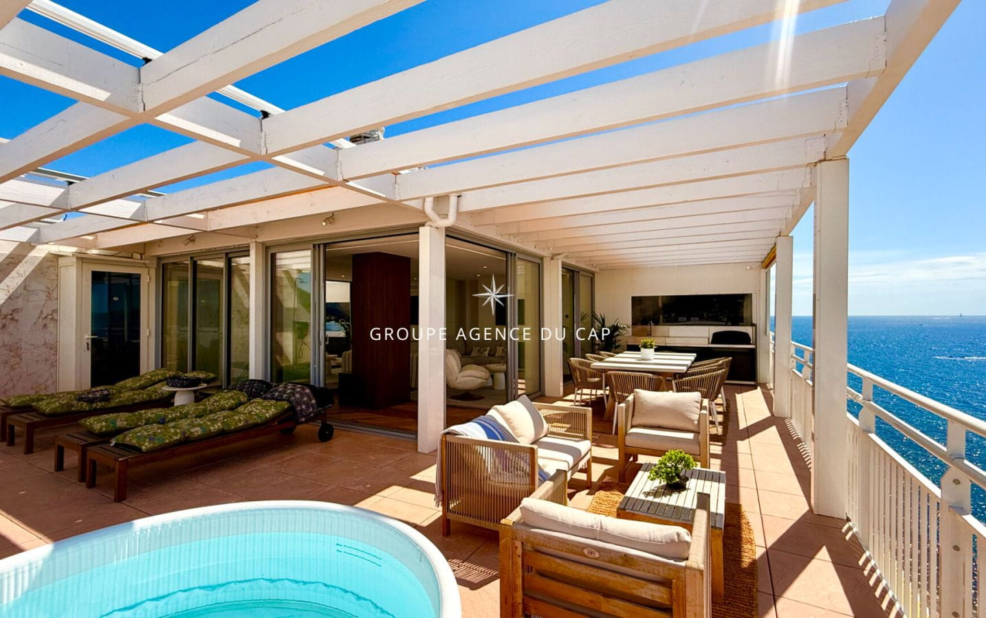 ROOFTOP PLEIN CENTRE DE SAINTE MAXIME AVEC VUE MER PANORAMIQUE CAVE GARAGE ET PLACE DE PARKING Image 7