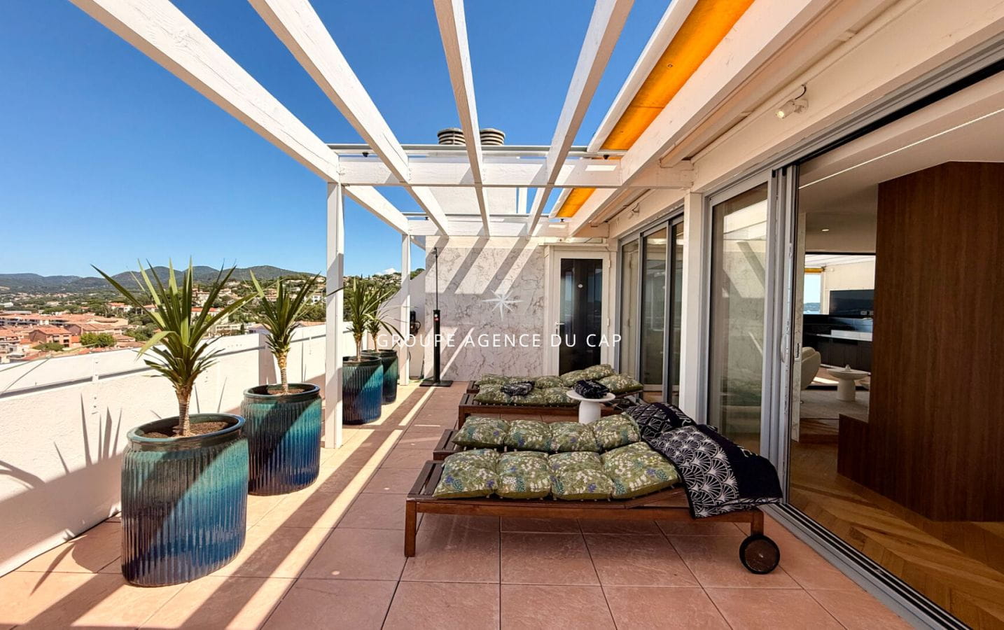 ROOFTOP PLEIN CENTRE DE SAINTE MAXIME AVEC VUE MER PANORAMIQUE CAVE GARAGE ET PLACE DE PARKING Image 8