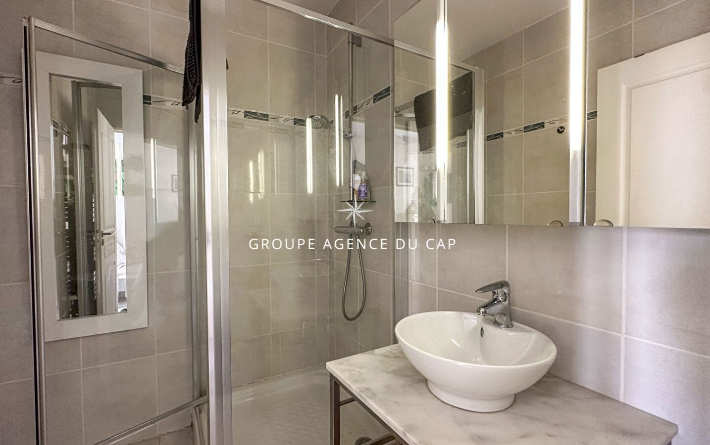 Appartement T3 de 75m2 avec vue mer double garage et cave, aux Issambres Image 11