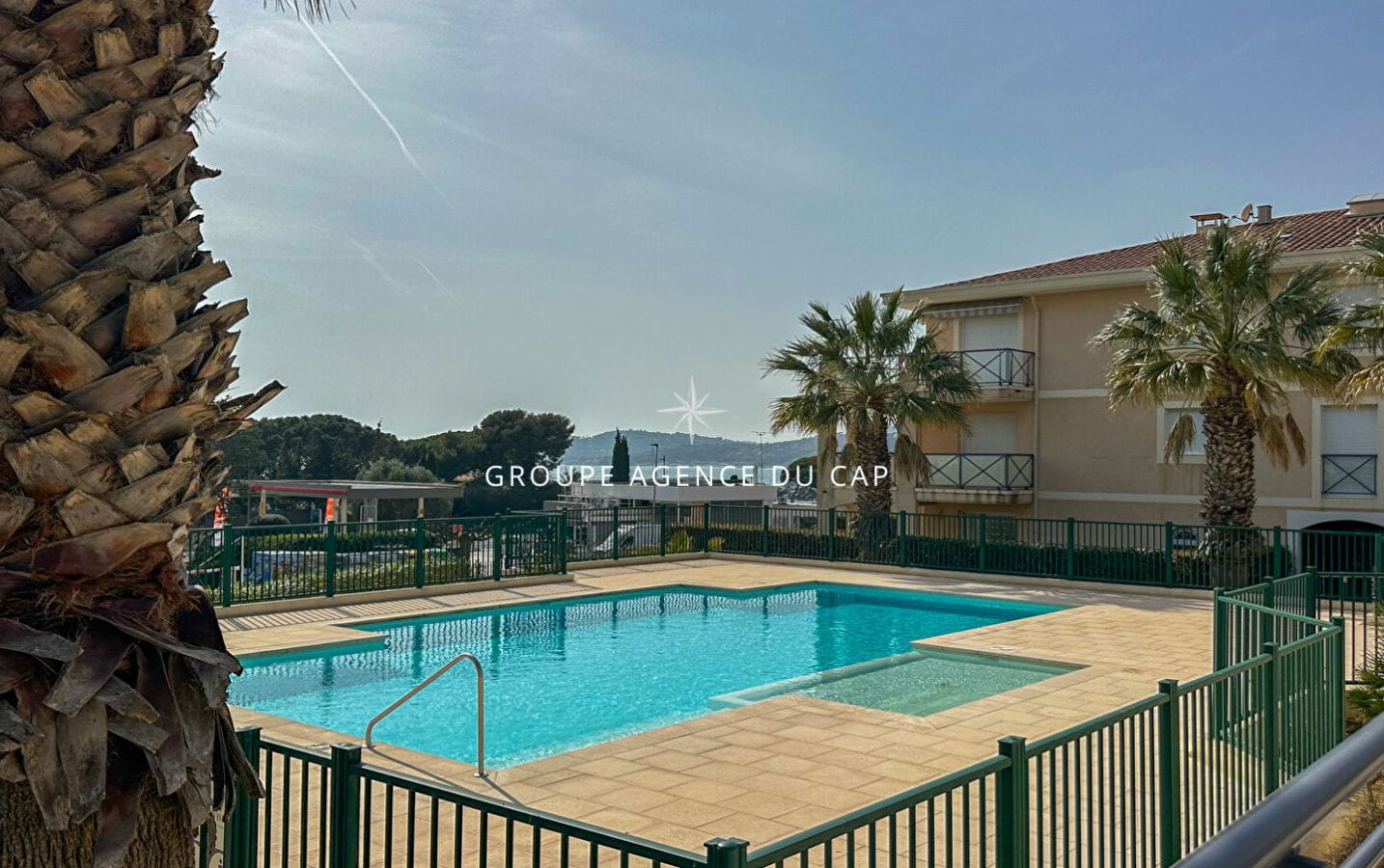 Appartement T3 de 75m2 avec vue mer double garage et cave, aux Issambres Image 3