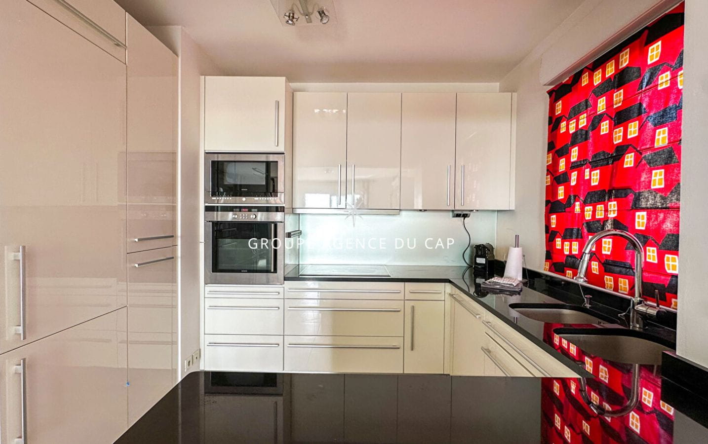 Appartement T3 de 75m2 avec vue mer double garage et cave, aux Issambres Image 7