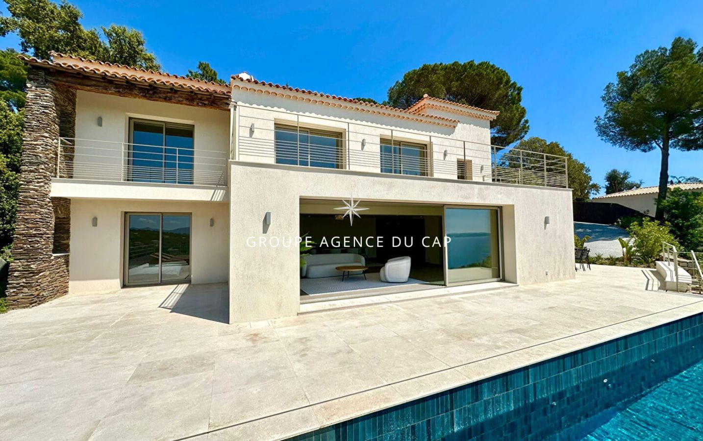 VILLA RECENTE NEUVE 4 CHAMBRES SUITES PISCINE GARAGE VUE MER PANORAMIQUE AUX ISSAMBRES Image 1