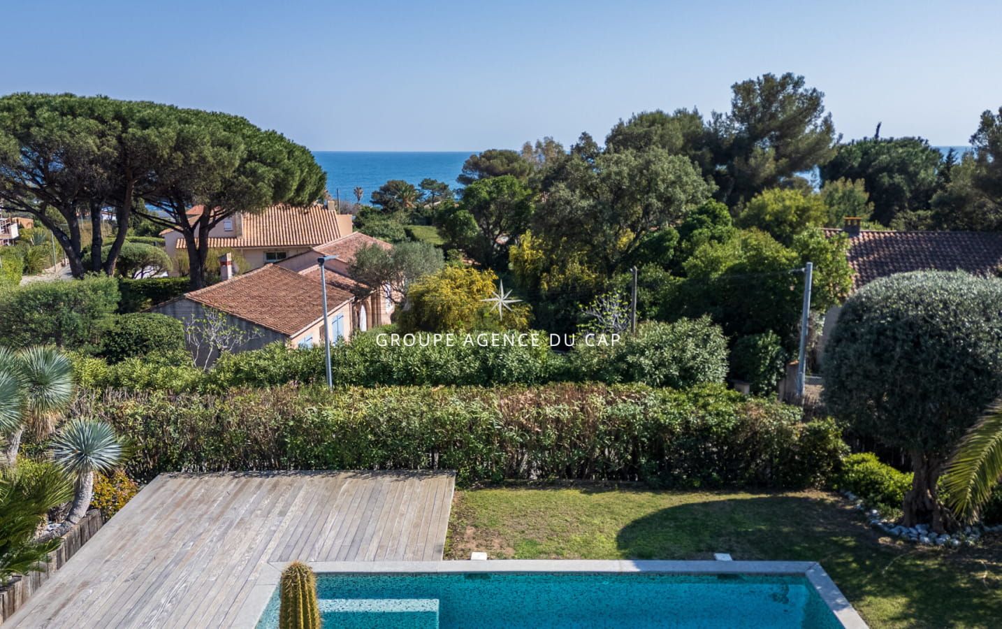 VILLA AVEC VUE MER PISCINE CAVE A VIN 50 METRES DE LA MER, AUX ISSAMBRES Image 1
