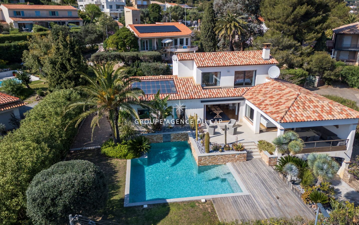 VILLA AVEC VUE MER PISCINE CAVE A VIN 50 METRES DE LA MER, AUX ISSAMBRES Image 0