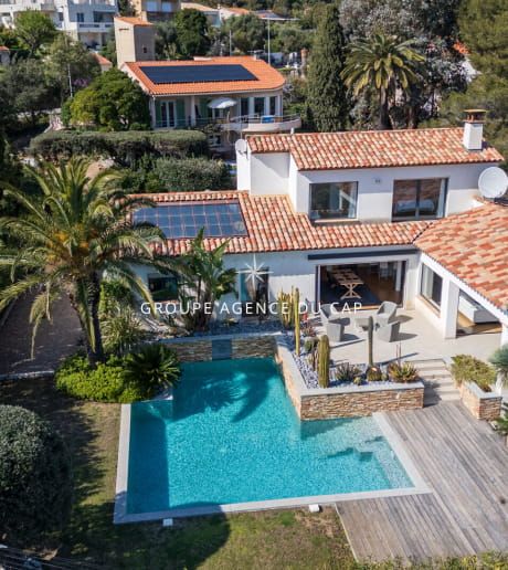 VILLA AVEC VUE MER PISCINE CAVE A VIN 50 METRES DE LA MER, AUX ISSAMBRES