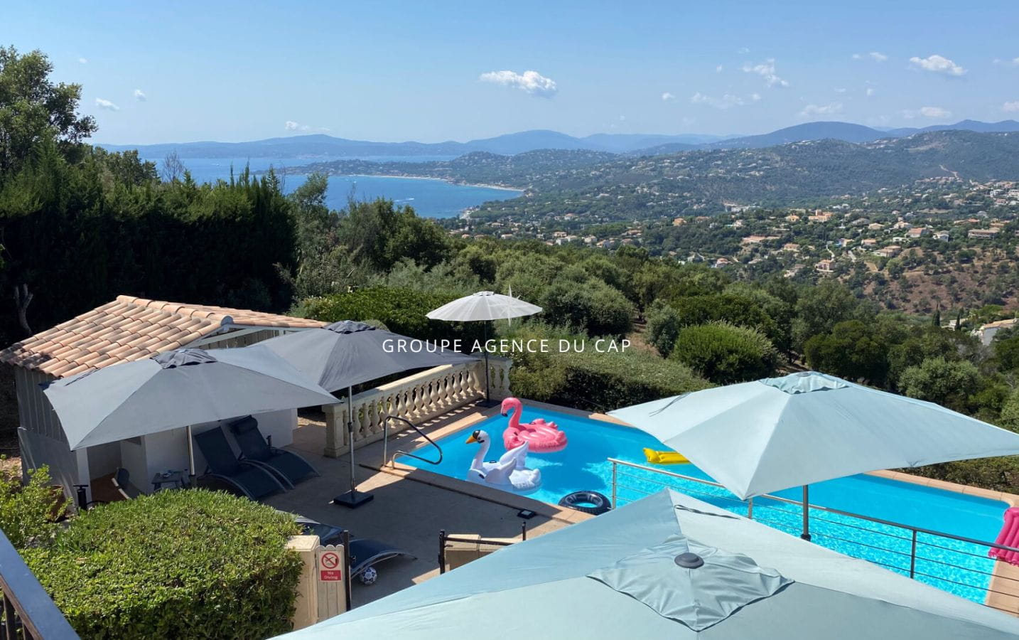 A VENDRE VILLA STYLE PROVENCALE 5 CHAMBRES VUE MER GOLFE ST-TROPEZ AUX ISSAMBRES Image 2