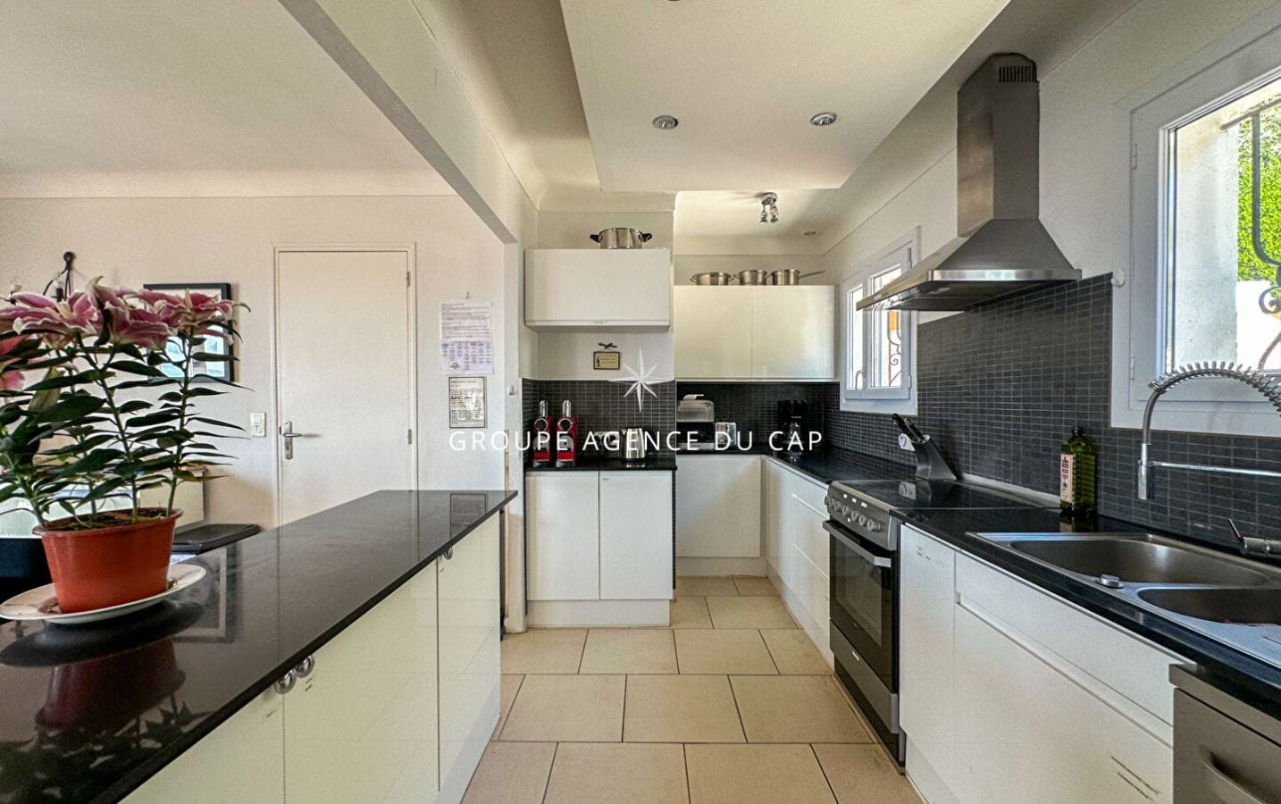 A VENDRE VILLA STYLE PROVENCALE 5 CHAMBRES VUE MER GOLFE ST-TROPEZ AUX ISSAMBRES Image 6