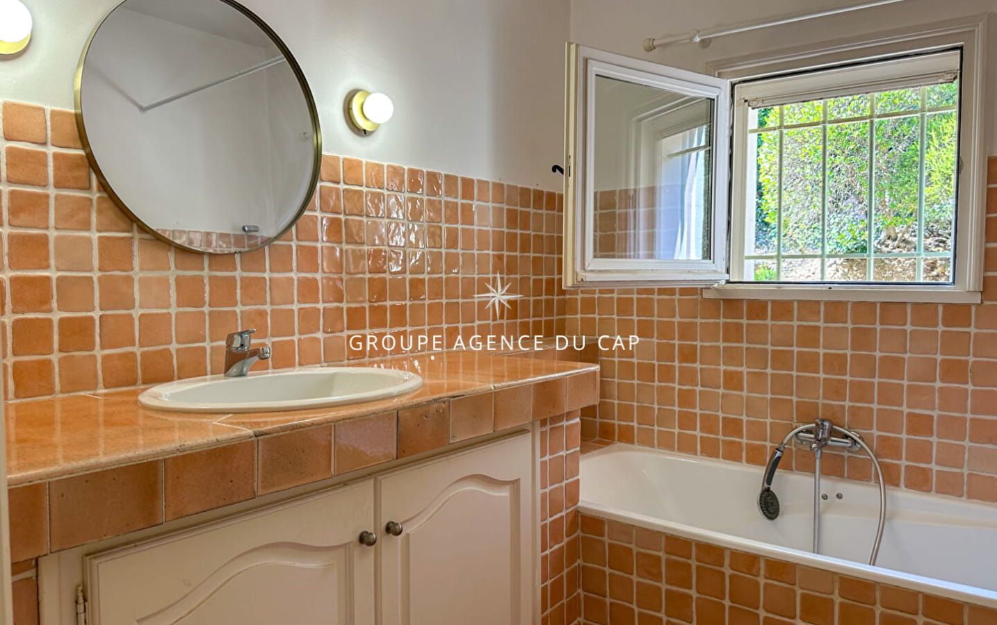 A VENDRE VILLA STYLE PROVENCAL 5 CHAMBRES PISCINE GARAGE VUE MER À SAINT-AYGULF Image 9