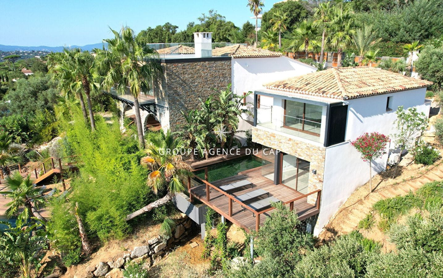 A VENDRE DEUX PROPRIETES CONTEMPORAINES VUE MER SUR LE GOLFE DE SAINT TROPEZ 7 CHAMBRES, A SAINTE MAXIME Image 13