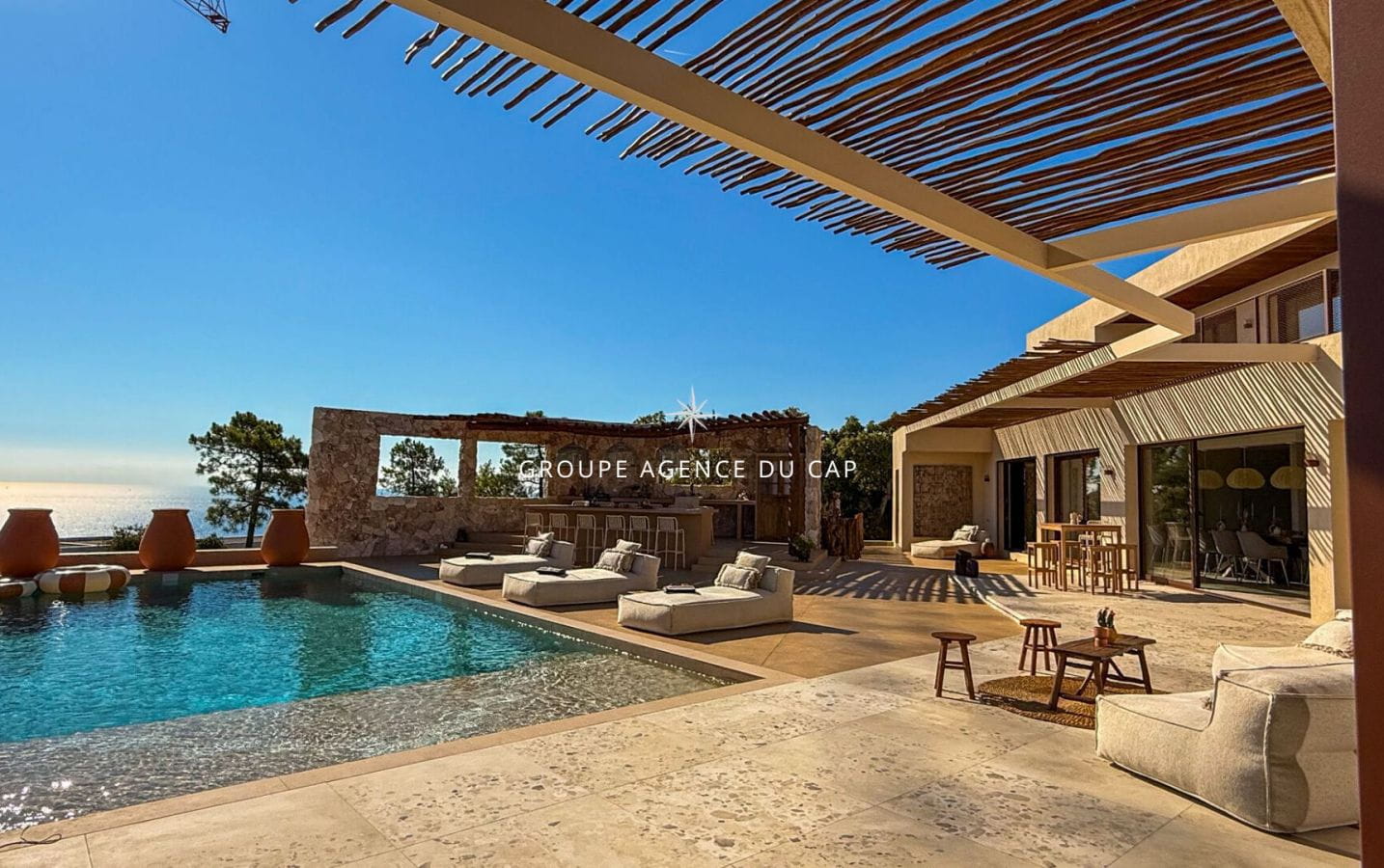LES ISSAMBRES VILLA VUE MER PANORAMIQUE 7 PIECES AVEC PISCINE CUISINE D ETE GARAGE 4 VOITURES Image 1
