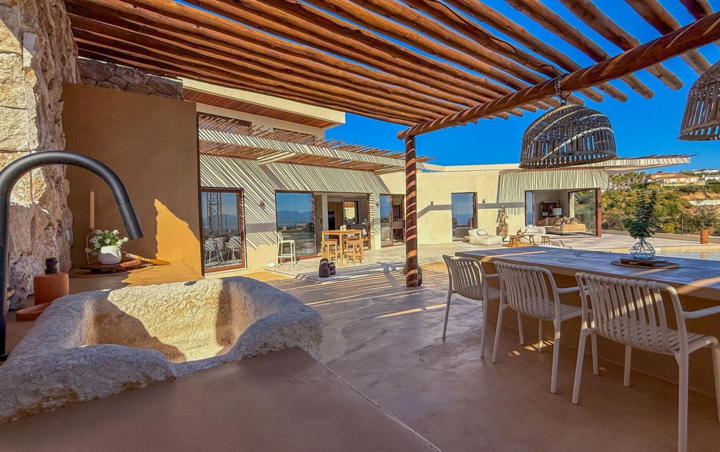 LES ISSAMBRES VILLA VUE MER PANORAMIQUE 7 PIECES AVEC PISCINE CUISINE D ETE GARAGE 4 VOITURES Image 15