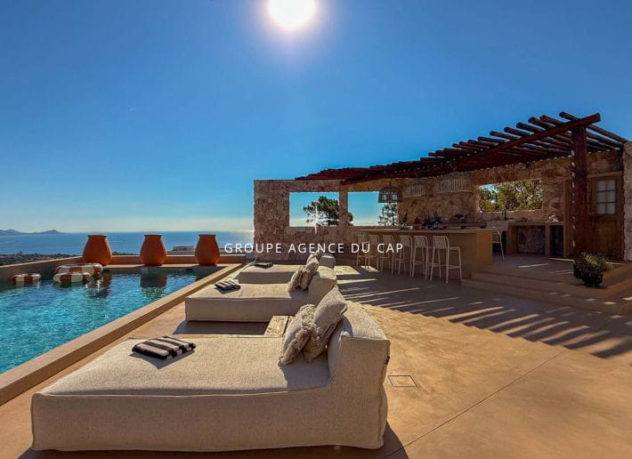 LES ISSAMBRES VILLA VUE MER PANORAMIQUE 7 PIECES AVEC PISCINE CUISINE D ETE GARAGE 4 VOITURES