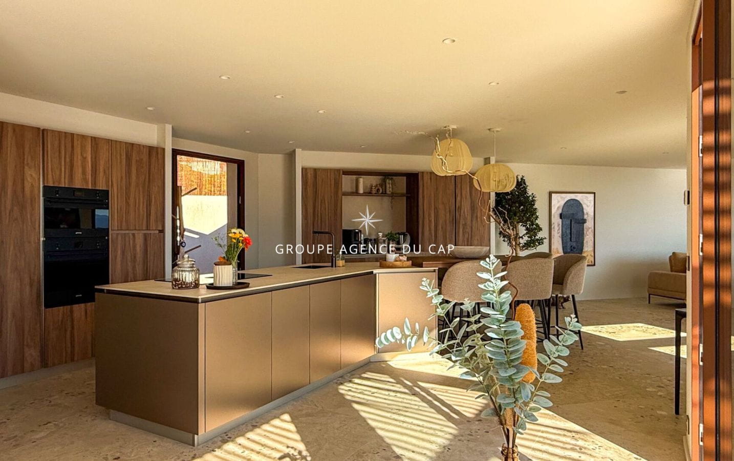 LES ISSAMBRES VILLA VUE MER PANORAMIQUE 7 PIECES AVEC PISCINE CUISINE D ETE GARAGE 4 VOITURES Image 8
