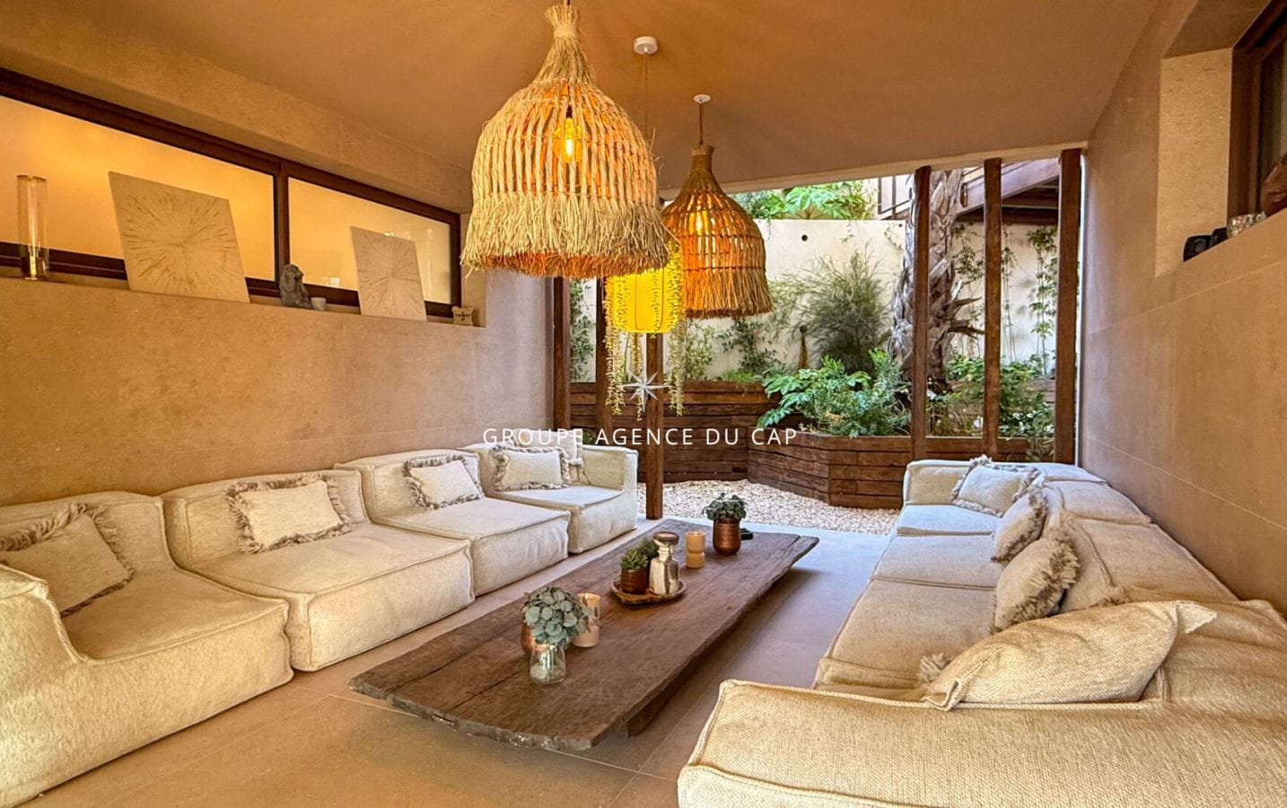 LES ISSAMBRES VILLA VUE MER PANORAMIQUE 7 PIECES AVEC PISCINE CUISINE D ETE GARAGE 4 VOITURES Image 9