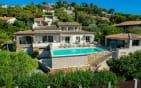 A VENDRE VILLA 6 CHAMBRES EN SUITE PISCINE POOL HOUSE VUE MER PANORAMIQUE SUR ST-TROPEZ GARAGES ET PARKINGS Min 2