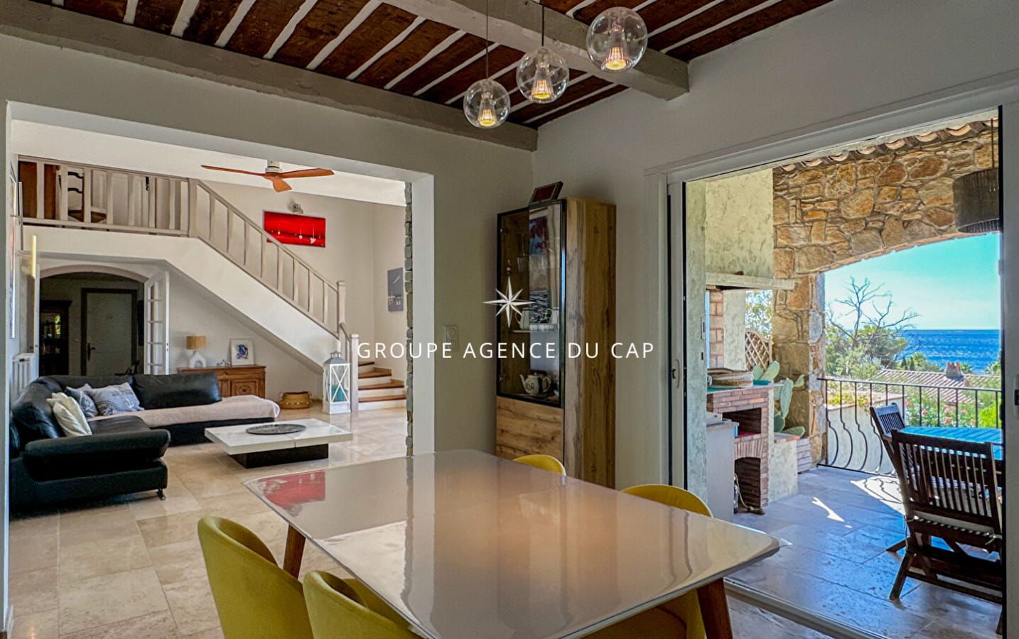 A VENDRE VILLA 6 CHAMBRES EN SUITE PISCINE POOL HOUSE VUE MER PANORAMIQUE SUR ST-TROPEZ GARAGES ET PARKINGS Image 9