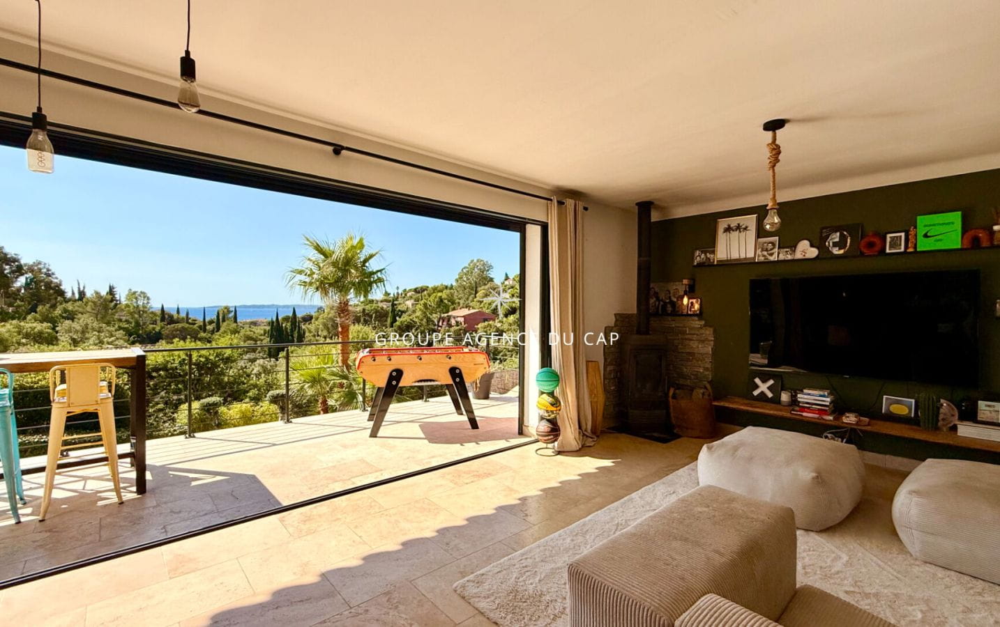 VILLA MODERNE VUE MER SUR LE GOLFE DE SAINT TROPEZ AVEC PISCINE GARAGE ET APPARTEMENT 4 PIECES, AUX ISSAMBRES Image 4