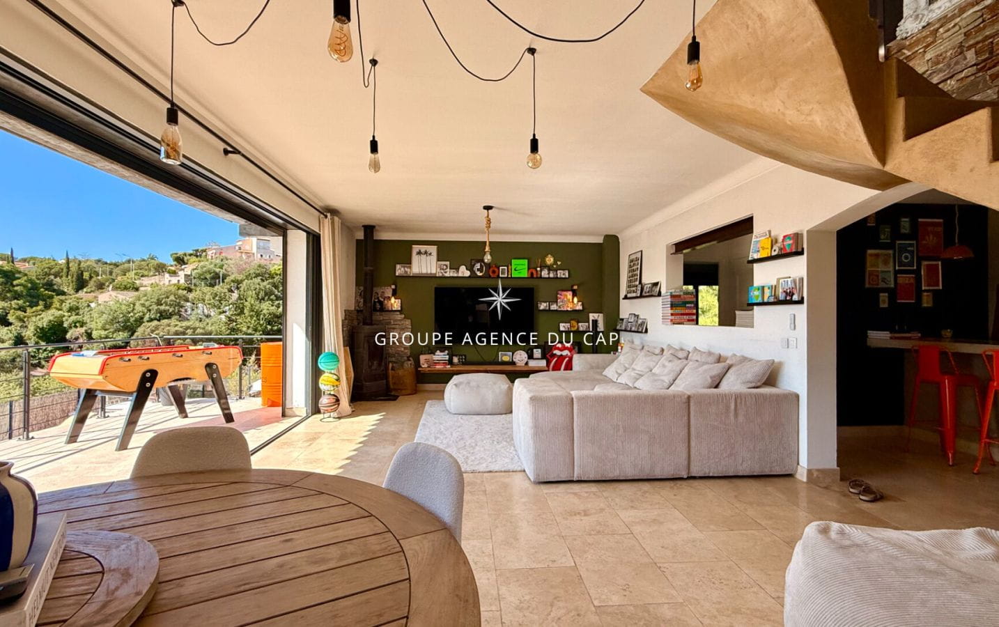 VILLA MODERNE VUE MER SUR LE GOLFE DE SAINT TROPEZ AVEC PISCINE GARAGE ET APPARTEMENT 4 PIECES, AUX ISSAMBRES Image 6
