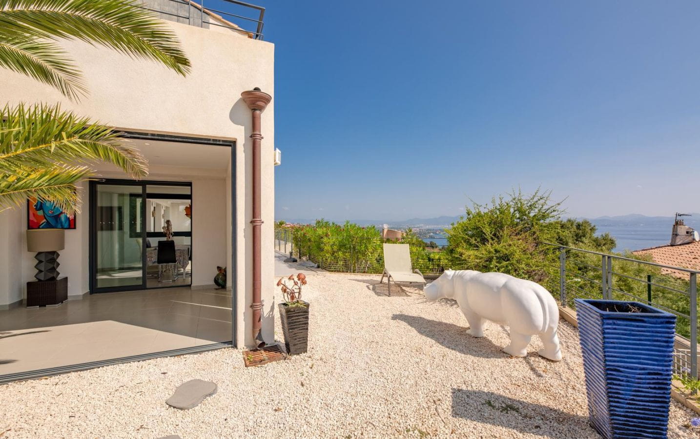 A VENDRE APPARTEMENT 3 PIECES REZ-DE-JARDIN GARAGE CAVE RESIDENCE AVEC PISCINE VUE MER PANORAMIQUE, AUX ISSAMBRES Image 1