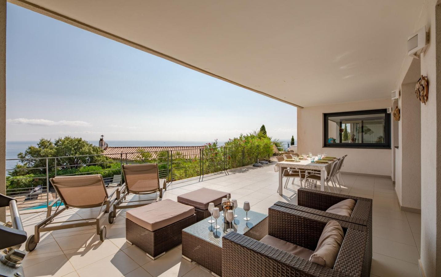 A VENDRE APPARTEMENT 3 PIECES REZ-DE-JARDIN GARAGE CAVE RESIDENCE AVEC PISCINE VUE MER PANORAMIQUE, AUX ISSAMBRES Image 9