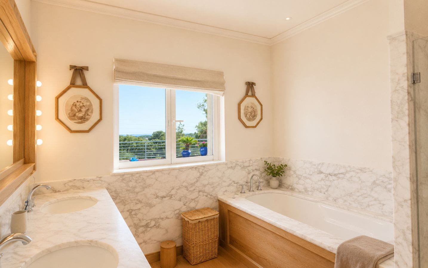 A VENDRE VILLA VUE MER AVEC 3 CHAMBRES ET PISCINE A SAINT AYGULF Image 11
