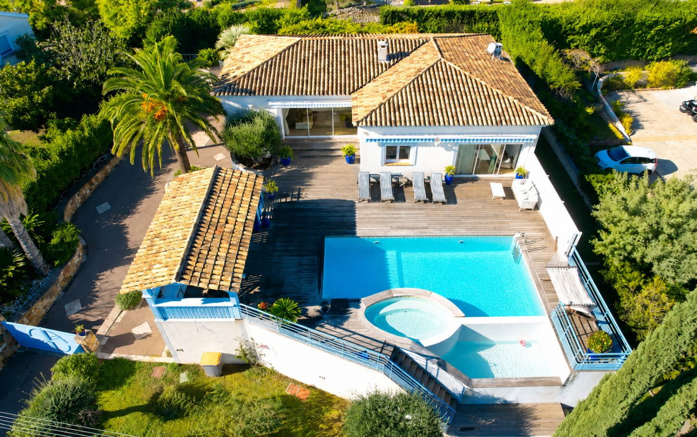 A VENDRE VILLA VUE MER AVEC 3 CHAMBRES ET PISCINE A SAINT AYGULF Image 0
