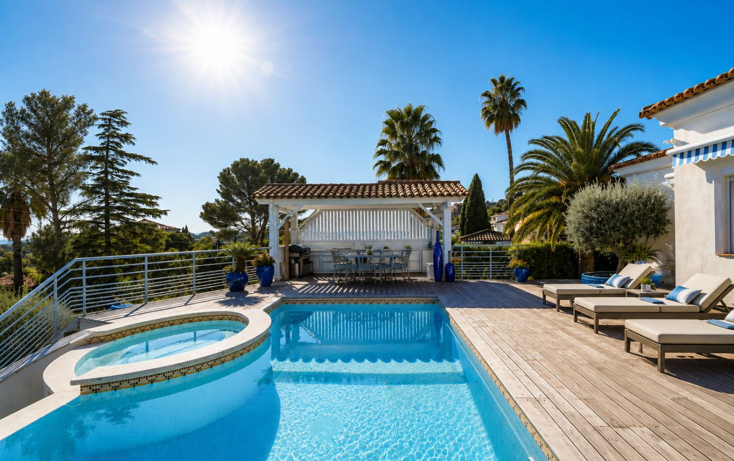 A VENDRE VILLA VUE MER AVEC 3 CHAMBRES ET PISCINE A SAINT AYGULF Image 2