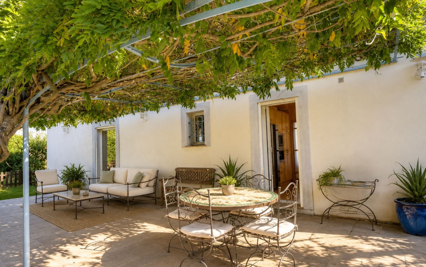 A VENDRE VILLA VUE MER AVEC 3 CHAMBRES ET PISCINE A SAINT AYGULF Image 4