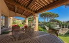 À VENDRE À SAINTE-MAXIME VILLA DE PLAIN-PIED AVEC PISCINE, 4 CHAMBRES ET APERCU MER PROCHE DES PLAGES DE LA NARTELLE Min 1