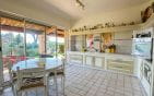 À VENDRE À SAINTE-MAXIME VILLA DE PLAIN-PIED AVEC PISCINE, 4 CHAMBRES ET APERCU MER PROCHE DES PLAGES DE LA NARTELLE Min 10