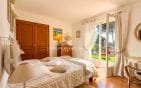 À VENDRE À SAINTE-MAXIME VILLA DE PLAIN-PIED AVEC PISCINE, 4 CHAMBRES ET APERCU MER PROCHE DES PLAGES DE LA NARTELLE Min 11